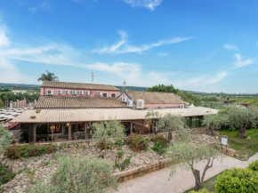 Holiday Home in Carlentini with Swimming Pool Garden Terrace Agnone